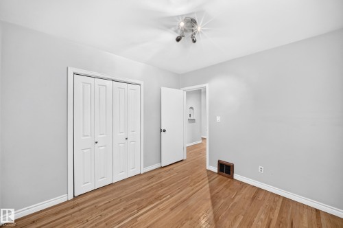 9240 85 Street Nw, Edmonton, AB - Indoor Photo Showing Other Room