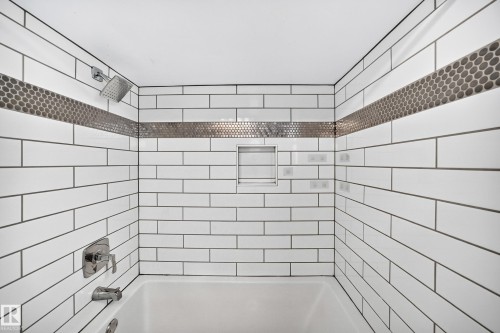 9240 85 Street Nw, Edmonton, AB - Indoor