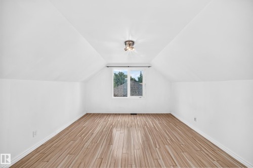 9240 85 Street Nw, Edmonton, AB - Indoor Photo Showing Other Room