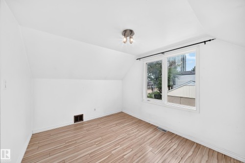 9240 85 Street Nw, Edmonton, AB - Indoor Photo Showing Other Room