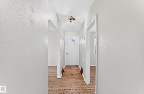 9240 85 Street Nw, Edmonton, AB - Indoor Photo Showing Other Room