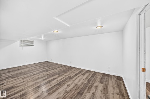 9240 85 Street Nw, Edmonton, AB - Indoor Photo Showing Other Room