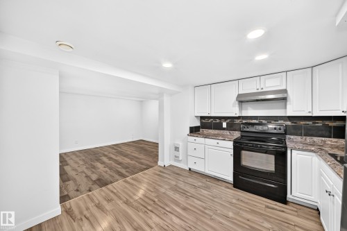 9240 85 Street Nw, Edmonton, AB - Indoor Photo Showing Kitchen