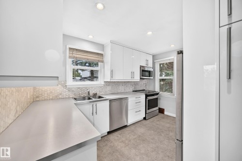 9240 85 Street Nw, Edmonton, AB - Indoor Photo Showing Kitchen With Double Sink With Upgraded Kitchen