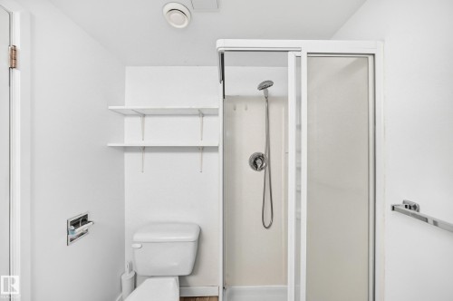 9240 85 Street Nw, Edmonton, AB - Indoor Photo Showing Bathroom