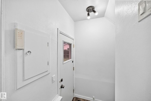 9240 85 Street Nw, Edmonton, AB - Indoor Photo Showing Other Room