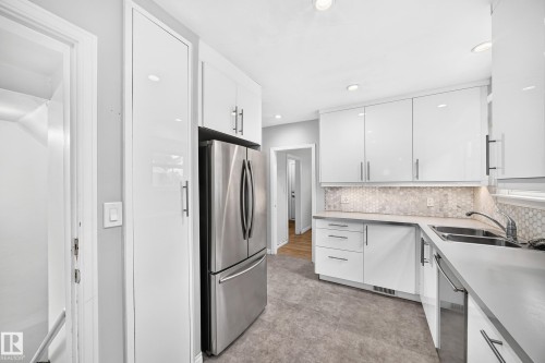 9240 85 Street Nw, Edmonton, AB - Indoor Photo Showing Kitchen With Double Sink With Upgraded Kitchen