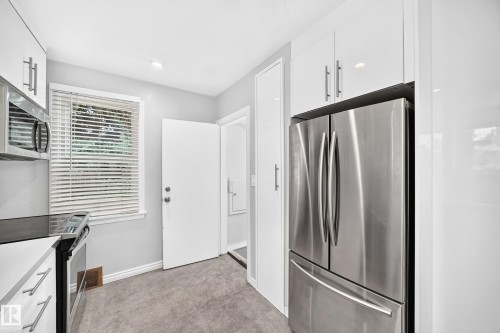 9240 85 Street Nw, Edmonton, AB - Indoor