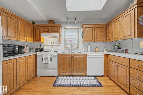 #179 3400 48 St, Stony Plain, AB - Indoor Photo Showing Kitchen With Double Sink
