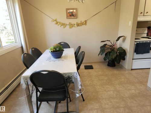 #224 5125 Riverbend Rd Nw, Edmonton, AB - Indoor Photo Showing Dining Room