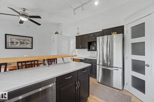 32 Fairway Drive, Spruce Grove, AB - Indoor Photo Showing Kitchen