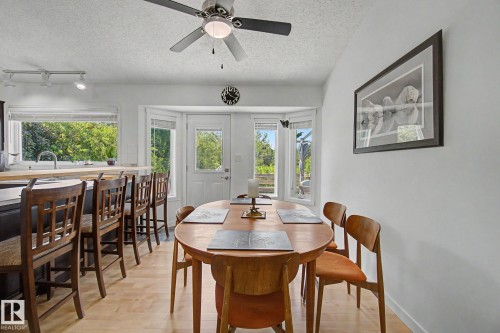 32 Fairway Drive, Spruce Grove, AB - Indoor Photo Showing Dining Room