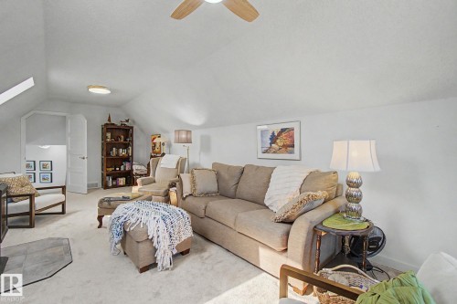 32 Fairway Drive, Spruce Grove, AB - Indoor Photo Showing Living Room
