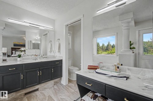 32 Fairway Drive, Spruce Grove, AB - Indoor Photo Showing Bathroom