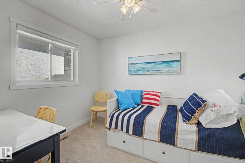 32 Fairway Drive, Spruce Grove, AB - Indoor Photo Showing Bedroom