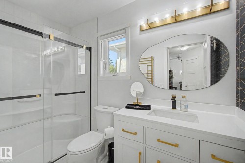 32 Fairway Drive, Spruce Grove, AB - Indoor Photo Showing Bathroom