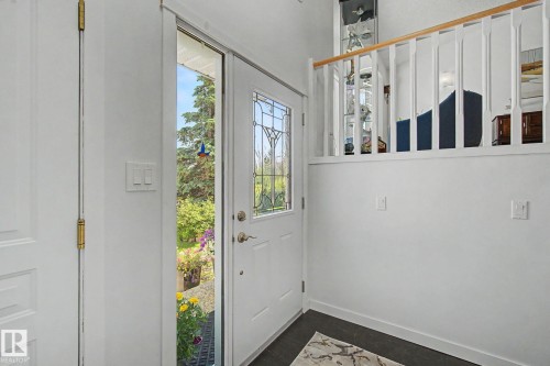 32 Fairway Drive, Spruce Grove, AB - Indoor Photo Showing Other Room