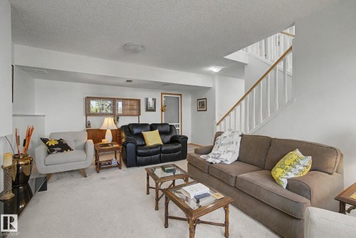 32 Fairway Drive, Spruce Grove, AB - Indoor Photo Showing Living Room