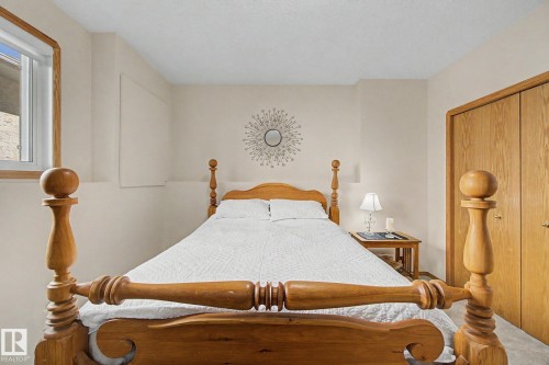 32 Fairway Drive, Spruce Grove, AB - Indoor Photo Showing Bedroom
