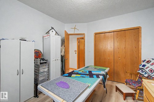 32 Fairway Drive, Spruce Grove, AB - Indoor Photo Showing Other Room