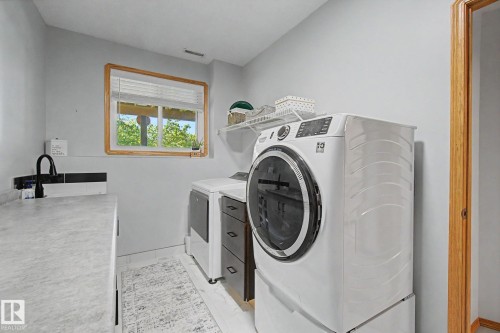 32 Fairway Drive, Spruce Grove, AB - Indoor Photo Showing Laundry Room