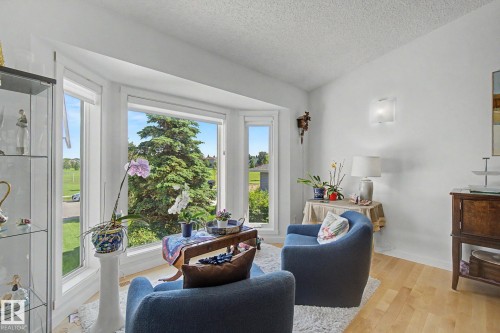 32 Fairway Drive, Spruce Grove, AB - Indoor Photo Showing Living Room