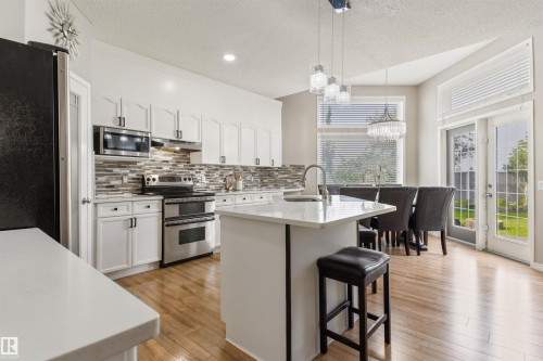 1235 Ormsby Lane Nw, Edmonton, AB - Indoor Photo Showing Kitchen With Upgraded Kitchen