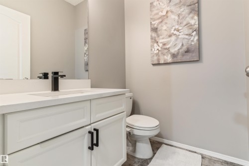 1235 Ormsby Lane Nw, Edmonton, AB - Indoor Photo Showing Bathroom