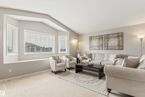 1235 Ormsby Lane Nw, Edmonton, AB - Indoor Photo Showing Living Room