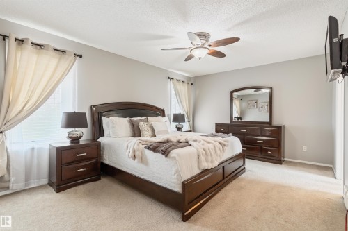 1235 Ormsby Lane Nw, Edmonton, AB - Indoor Photo Showing Bedroom