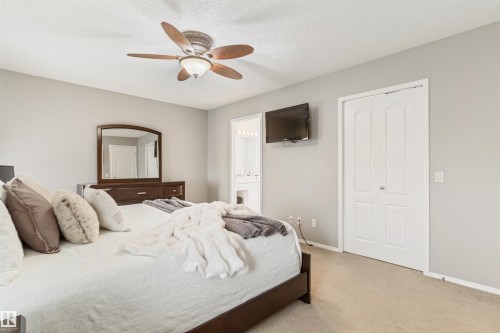 1235 Ormsby Lane Nw, Edmonton, AB - Indoor Photo Showing Bedroom