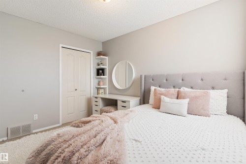 1235 Ormsby Lane Nw, Edmonton, AB - Indoor Photo Showing Bedroom