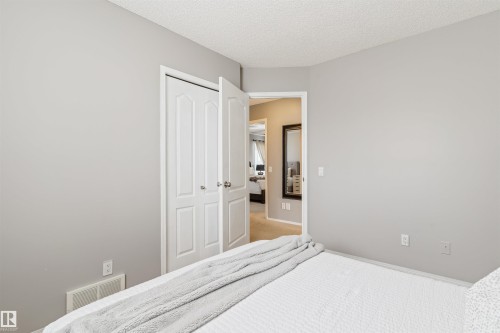 1235 Ormsby Lane Nw, Edmonton, AB - Indoor Photo Showing Bedroom