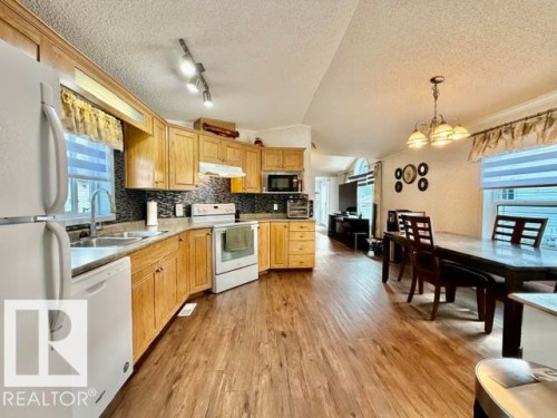 4814 48 Avenue, Wetaskiwin, AB - Indoor Photo Showing Other Room