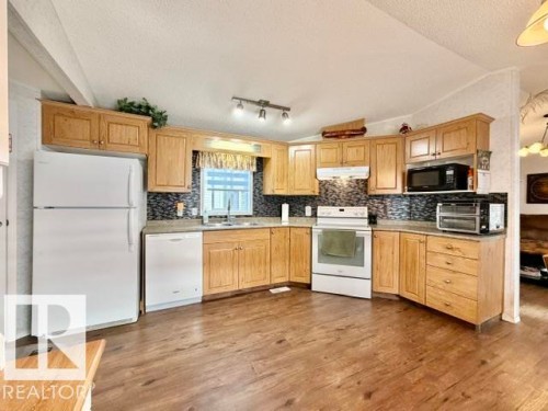 4814 48 Avenue, Wetaskiwin, AB - Indoor Photo Showing Kitchen