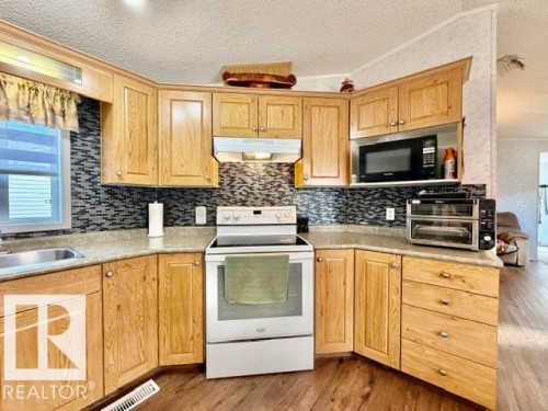 4814 48 Avenue, Wetaskiwin, AB - Indoor Photo Showing Kitchen