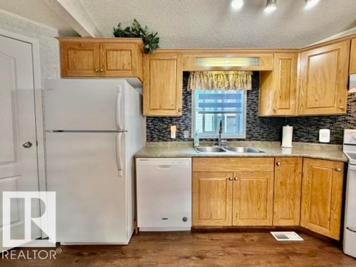 4814 48 Avenue, Wetaskiwin, AB - Indoor Photo Showing Kitchen With Double Sink