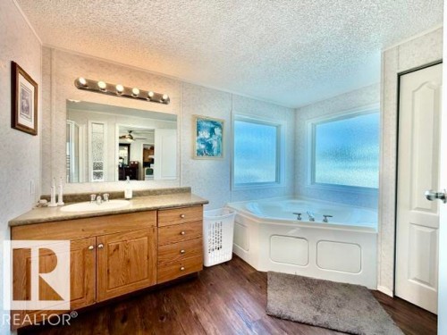4814 48 Avenue, Wetaskiwin, AB - Indoor Photo Showing Bathroom