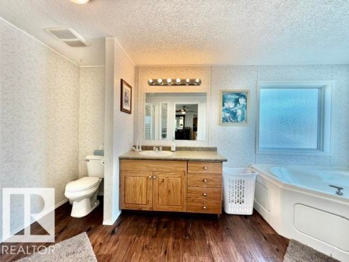 4814 48 Avenue, Wetaskiwin, AB - Indoor Photo Showing Bathroom