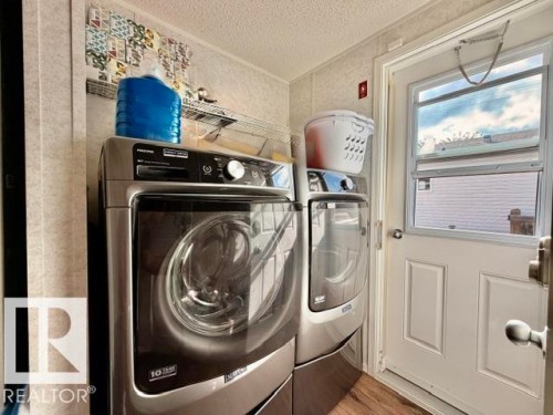 4814 48 Avenue, Wetaskiwin, AB - Indoor Photo Showing Laundry Room