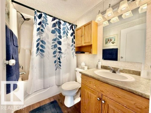 4814 48 Avenue, Wetaskiwin, AB - Indoor Photo Showing Bathroom