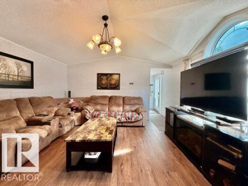 4814 48 Avenue, Wetaskiwin, AB - Indoor Photo Showing Living Room