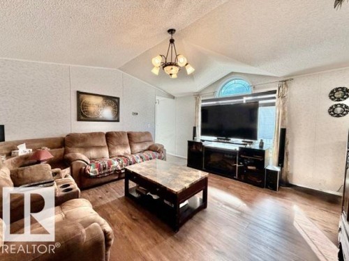 4814 48 Avenue, Wetaskiwin, AB - Indoor Photo Showing Living Room