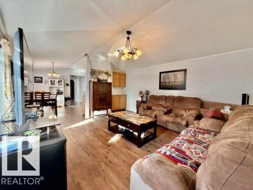 4814 48 Avenue, Wetaskiwin, AB - Indoor Photo Showing Living Room