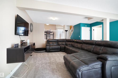 #46 3311 58 St Nw, Edmonton, AB - Indoor Photo Showing Living Room