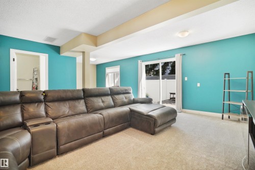 #46 3311 58 St Nw, Edmonton, AB - Indoor Photo Showing Living Room