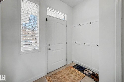 2083 Chalmers Way Sw, Edmonton, AB - Indoor Photo Showing Other Room