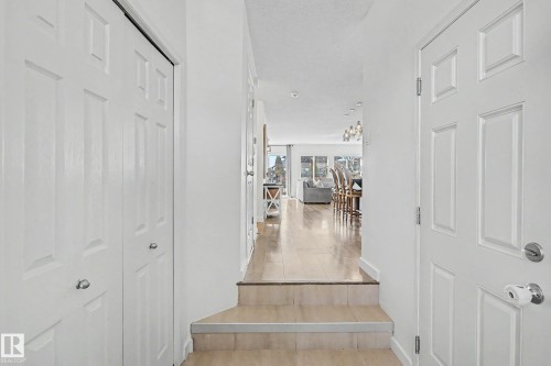 2083 Chalmers Way Sw, Edmonton, AB - Indoor Photo Showing Other Room