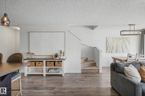 2083 Chalmers Way Sw, Edmonton, AB - Indoor Photo Showing Other Room