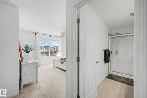 2083 Chalmers Way Sw, Edmonton, AB - Indoor Photo Showing Other Room